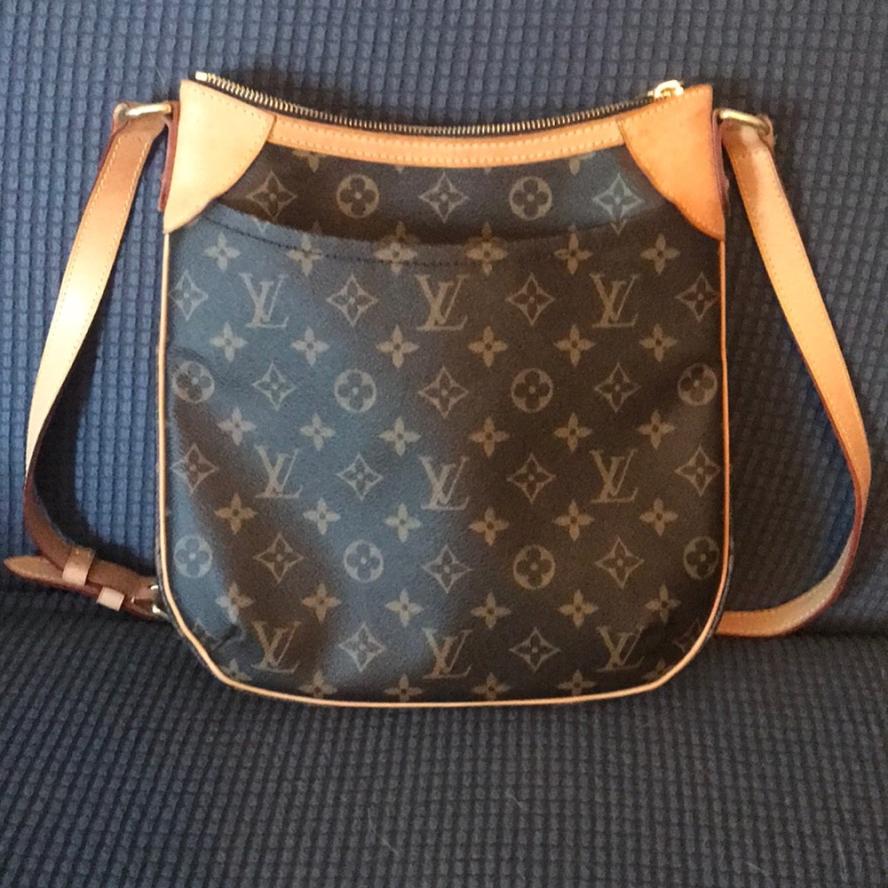 Louis Vuitton - Picture 2 of 8